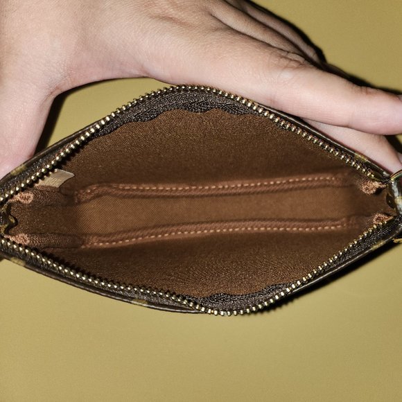 Authentic Louis Vuitton Mini Pochette Accessoires in Monogram Canvas - Picture 6 of 6